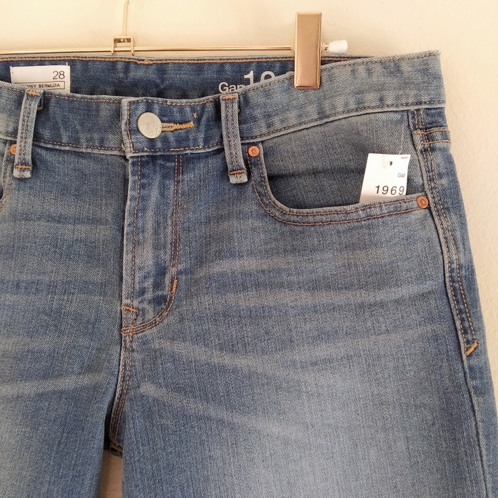 *SOLD* GAP 1969 SKINNY BERMUDA Crop & Roll Denim Shorts - Picture 4 of 13